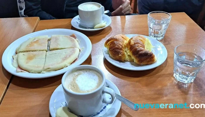 Almacen De Pan Y Facturas Comida Y Bebida - Abh