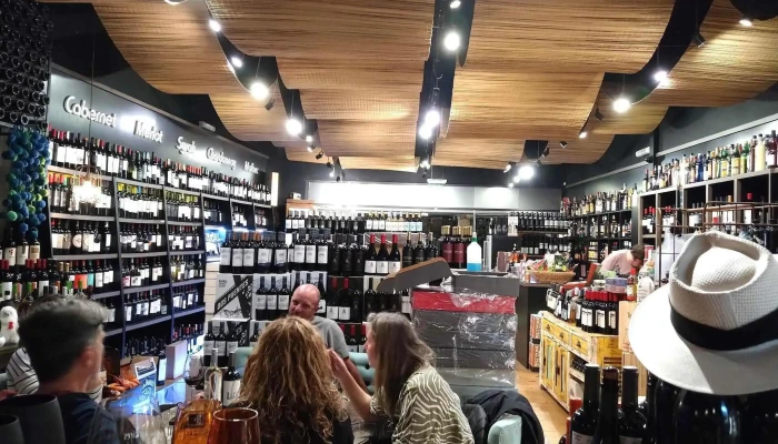 Almacen De Vinos Sabores La Huerta Interior - Merlo