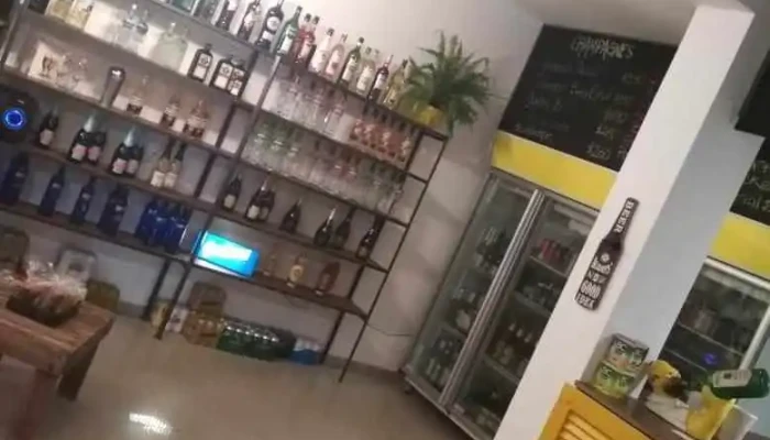 Amarelo Casa De Bebidas Como Llegar - Las Varillas