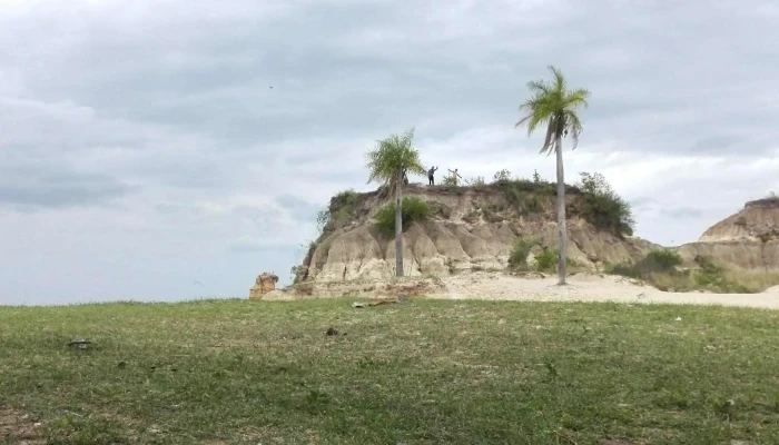Arco De Acceso Al Camping Municipal Geronimo Merello Videos - Empedrado
