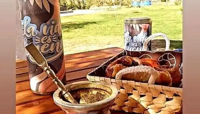 Cabanas Buenos Momentos Comida Y Bebida - Villa Tacú
