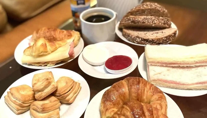 Caris Confiteria Y Panaderia Comida Y Bebida - Cdad. Autónoma de Buenos Aires