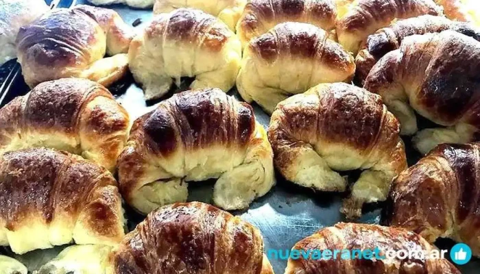 Confiteria Flores Portenas Comida Y Bebida - Cdad. Autónoma de Buenos Aires