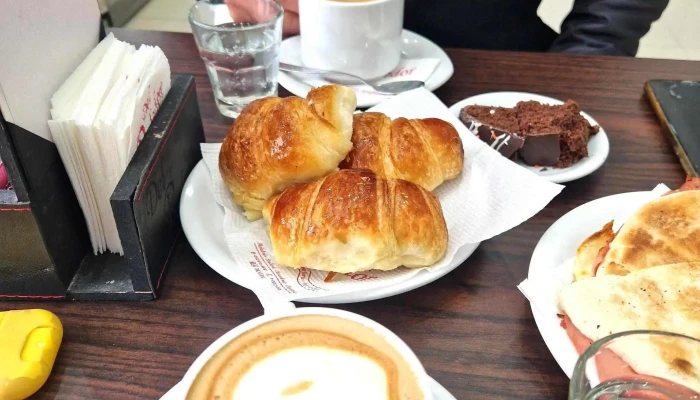 Del Rededor -  Panaderia Confiteria Croissant - Cdad. Autónoma de Buenos Aires