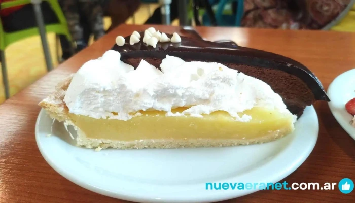 El Bosque Confiteria Tarta De Limon Con Merengue - Villa Giardino