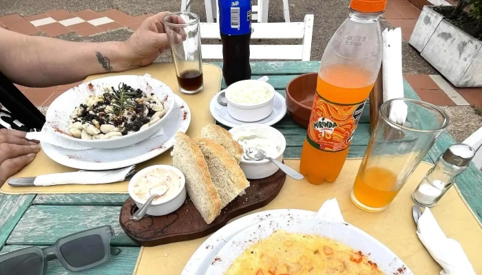 Finca La Vivi Confiteria Resto Granja Y Vivero Promocion - Merlo