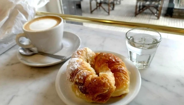 La Argentina Confiteria Y Panaderia Comida Y Bebida - Cta