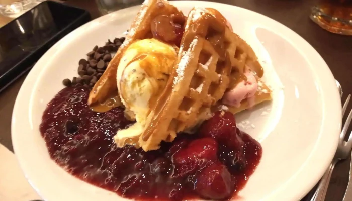 La Delicia Del Boulevard Centro De San Rafael Waffle - San Rafael