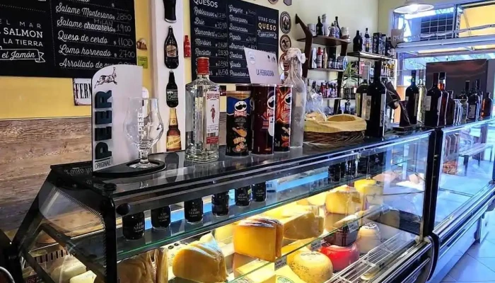 La Herradura Almacen De Fiambres Deli Interior - El Calafate