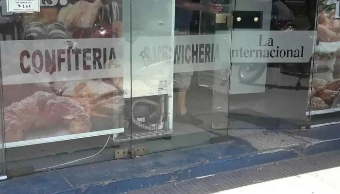 La Internacional Panaderia Confiteria Sandwicheria Vitrina - Santa Fe de la Vera Cruz