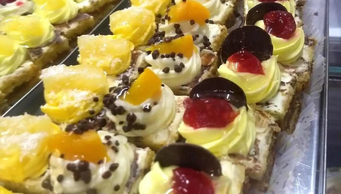La Nueva Perla Panaderia -  Comida Y Bebida - Mendoza