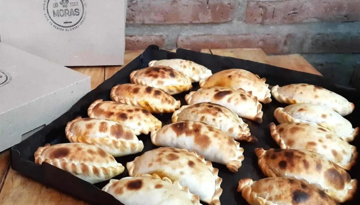 Las Moras -  Empanada - Agua de Oro