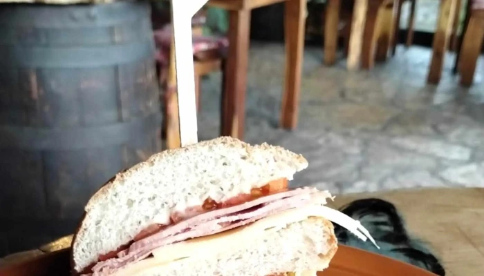 Nuevo Tirol Casa de té & Patio cervecero - Agua De Oro
