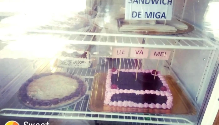 Panaderia   Pasteleria Don Pancho Vitrina - Rivadavia