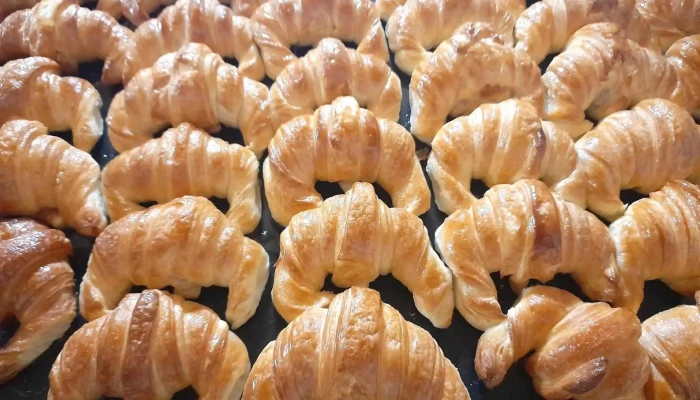 Panaderia Artesanal Del Centro Y Restaurante Ruta 40 -  Croissant - Buta Ranquil