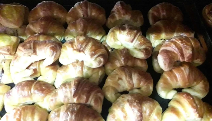 Panaderia La Autentica Comida Y Bebida - Trelew
