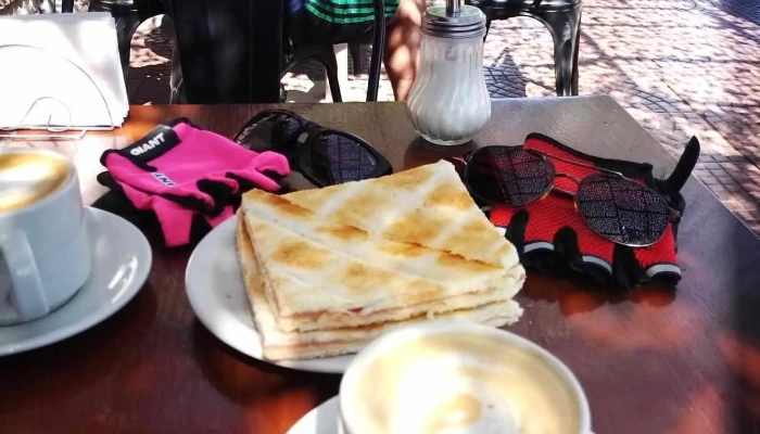 Panaderia Y Cafeteria Gabriela -  Comida Y Bebida - Villa Tulumaya