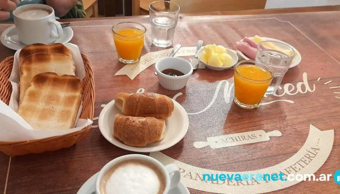 Panaderia Y Cafeteria La Merced Jugo - Achiras