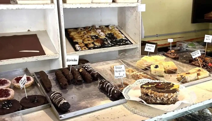 Panaderia Y Cafeteria La Pasteleria -  Vitrina - Río Cuarto