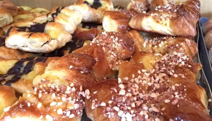 Panaderia Y Confiteria Brisa -  Comida Y Bebida - San Carlos Centro