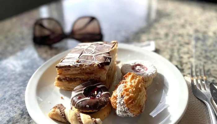 Panaderia Y Confiteria El Arbol Real Comida Y Bebida - Puerto Iguazú