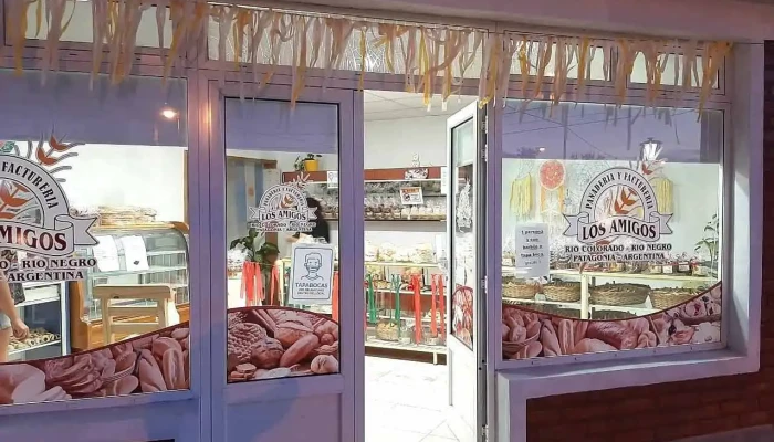 Panaderia Y Factureria Los Amigos -  Vitrina - Río Colorado
