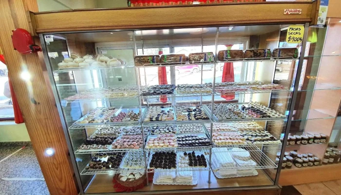 Panaderia Y Pasteleria La Estrella Del Sur -  Vitrina - Junín de los Andes