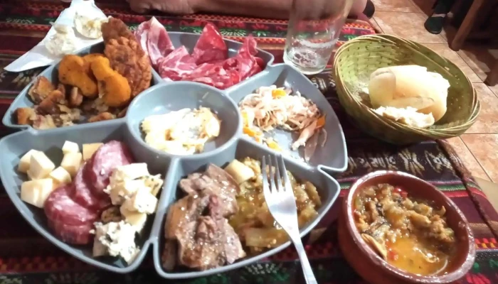 Parador Serrano -  Comida Y Bebida - Villa Cerro Azul