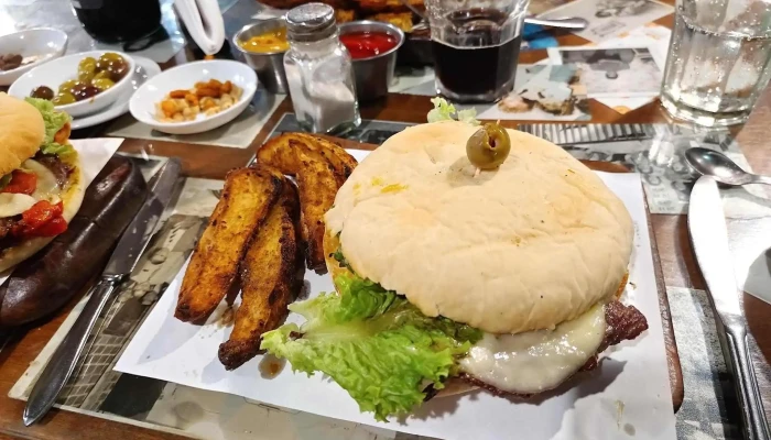 Sabia Que Venias Y Prepare Un Pastel -  Sandwich De Pollo - Capilla del Monte