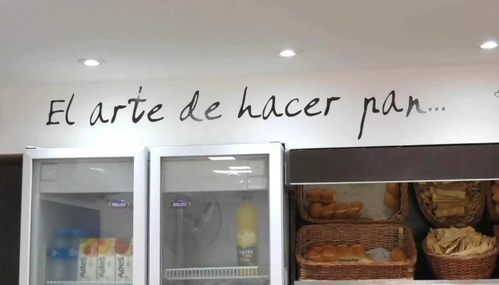 San Cayetano Panificadora -  Vitrina - Eat