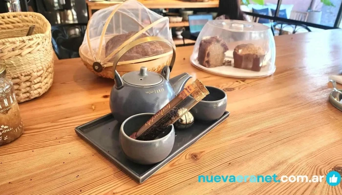 Tanah Host -    Guest House Comida Y Bebida - Villa Mercedes